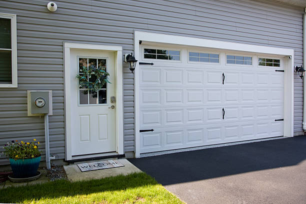 24/7 Emergency Garage Door Panel Replacement experts in Leetonia, OH